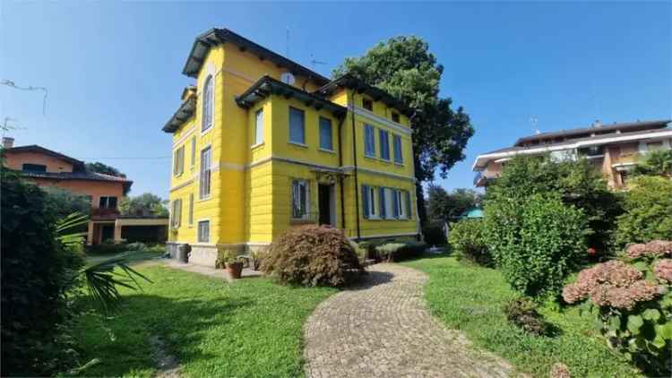 Villa in Viale Siemens 14, Stresa, 4 locali, 3 bagni, giardino privato