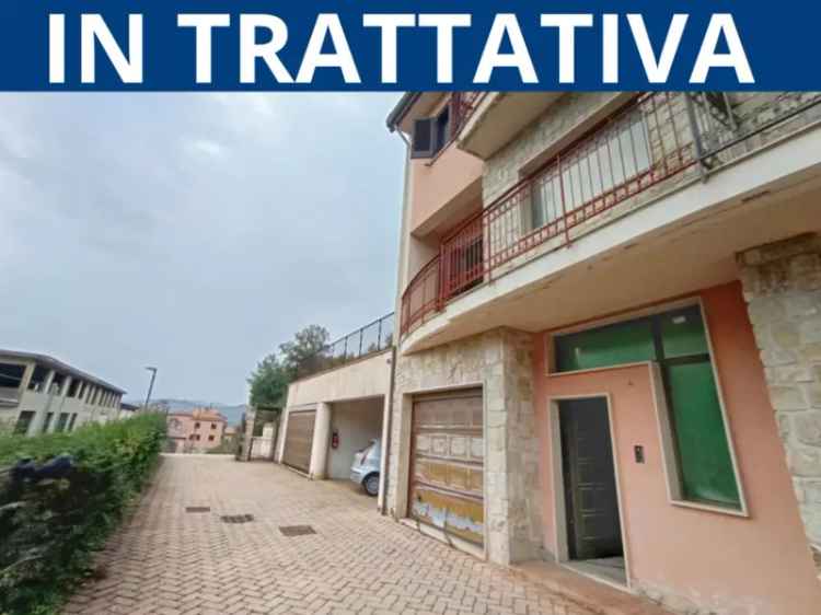 Villa in Via Giuseppe Maffei, Solofra, 1 bagno, con box, 195 m²