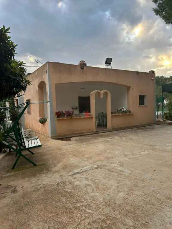 Villa in Via La Sorte 36, Grottaglie, 5 locali, 1 bagno, posto auto