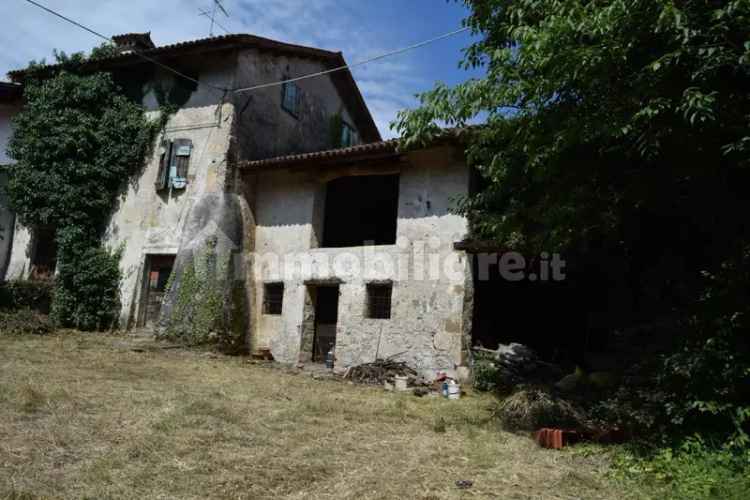 Rustico via Ugo Foscolo, Borgnano, Cormons