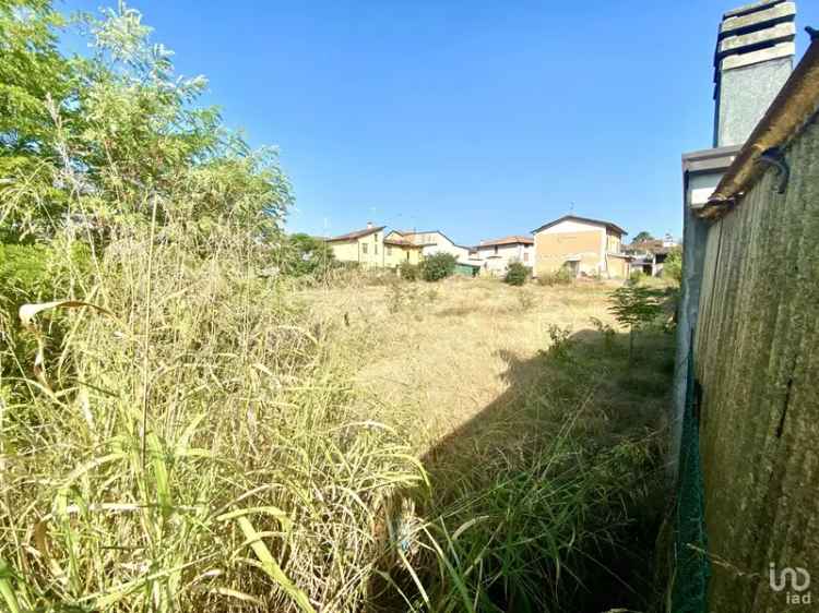 Vendita terreno di 1.443 m² in Guidizzolo (46040) - 125922 - iad