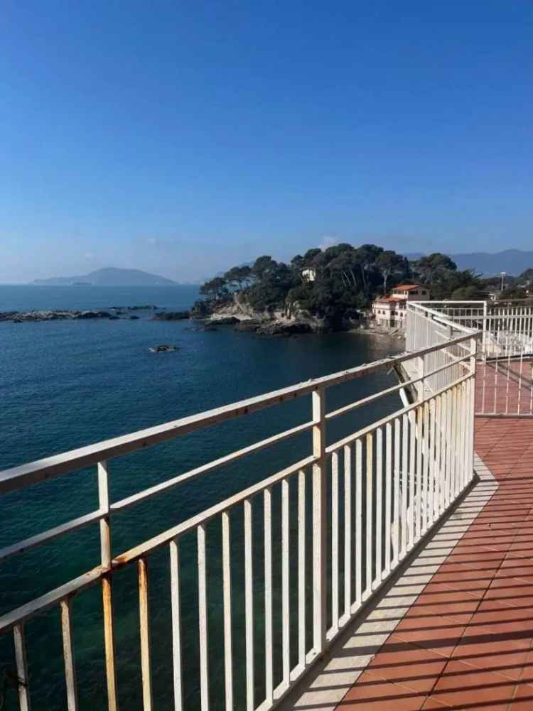 Trilocale via Fiascherino, La Serra, Tellaro, Lerici