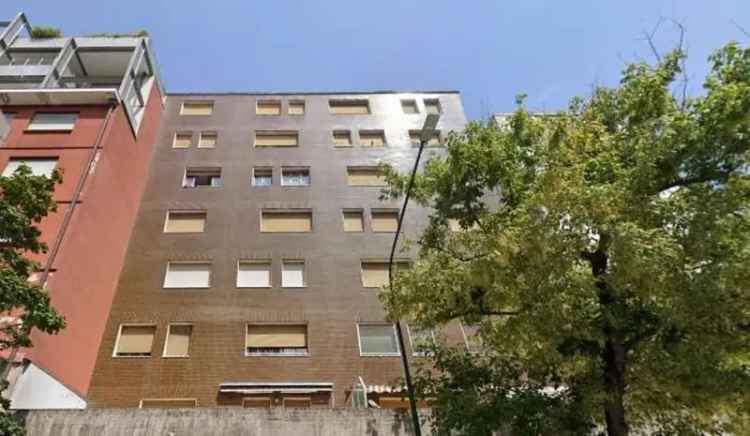 Appartamento in Via Milano, Venezia, 6 locali, 103 m², buono stato