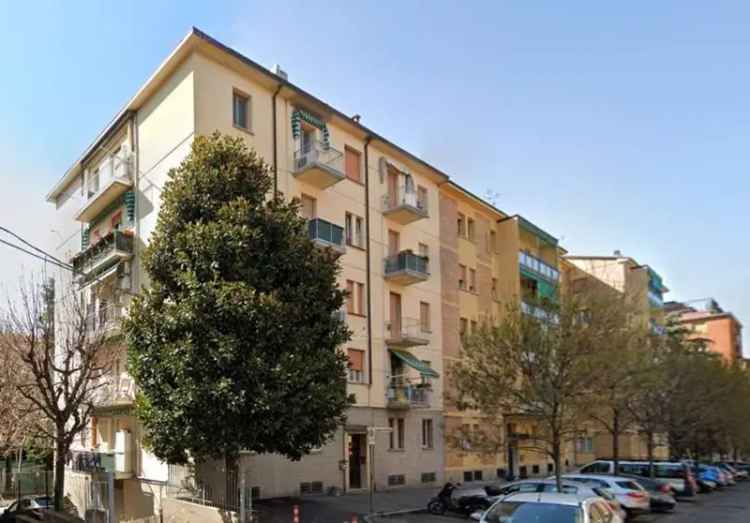 Appartamento in Via dei Carracci, Casalecchio di Reno, 6 locali, 91 m²