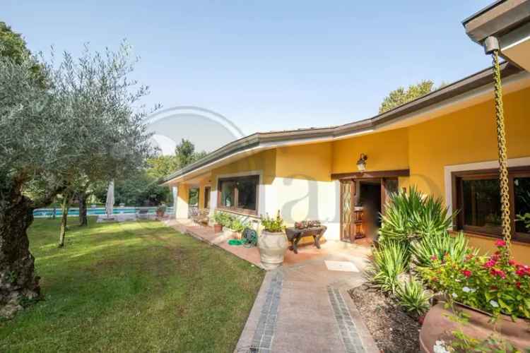 Villa singola in Via Monne, Pignataro Interamna, 13 locali, 4 bagni