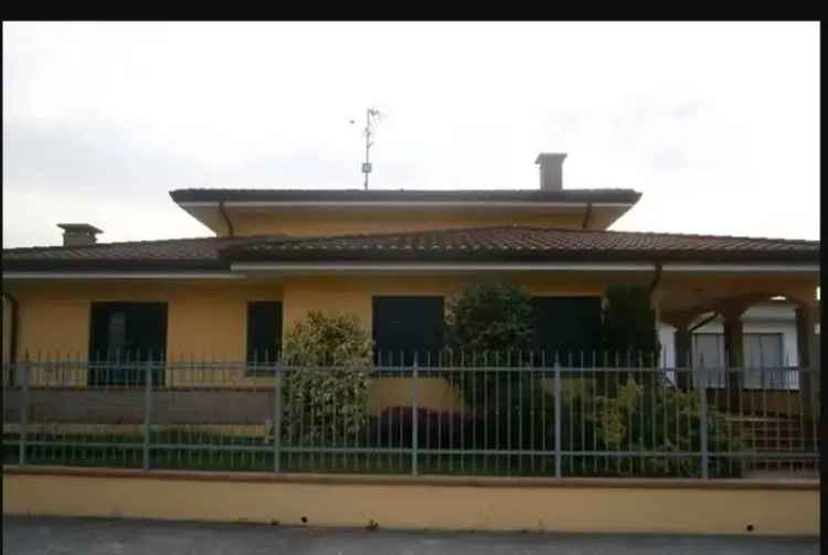 Villa unifamiliare via Polesine, Centro, Castagnaro