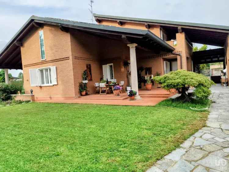 Vendita villa 9 locali di 400 m² in San Genesio ed Uniti (27010) - 130227 - iad