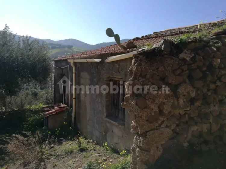 Villa di Lusso in Vendita nelle Madonie vicino al Mare