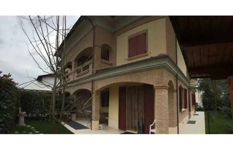 Villa in vendita a Finale Emilia