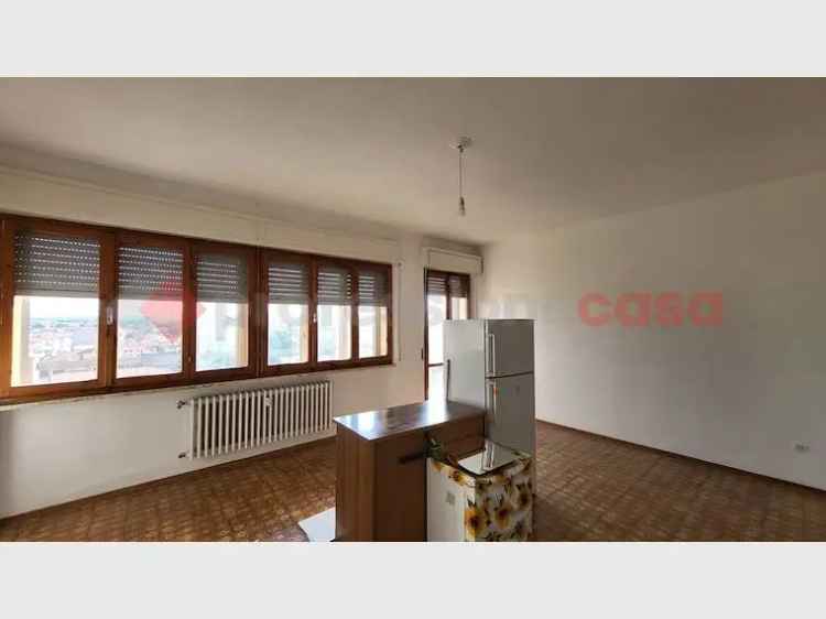 Appartamento 103 mq Cecina 2 Camere da Ristrutturare