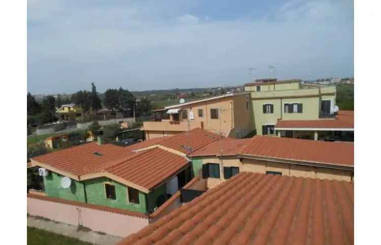 Casa indipendente in vendita a Pomezia, Via dei Salici 19a