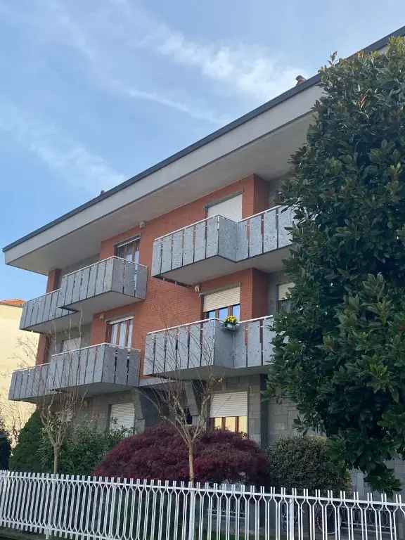 Appartamento in Via Novara 40, San Mauro Torinese, 6 locali, 3 bagni