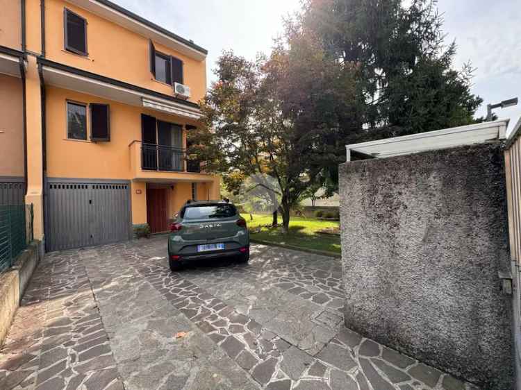 Villa a schiera d'angolo in vendita