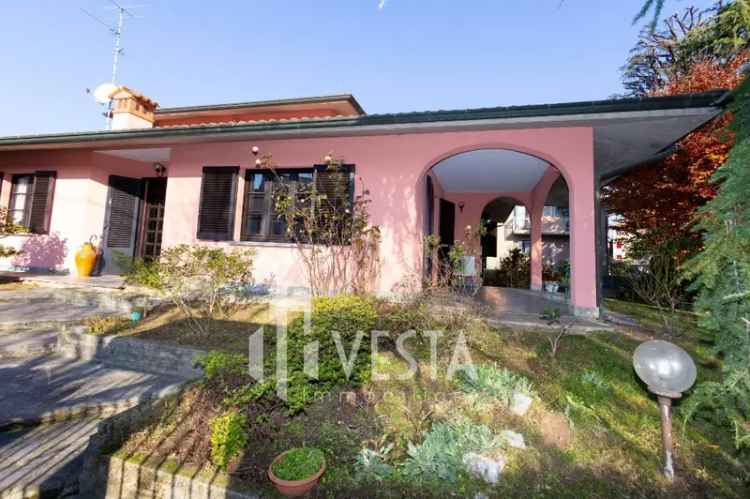 Villa singola in VIA EDISON, Osnago, 5 locali, 4 bagni, con box