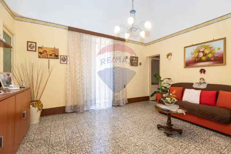 Appartamento in Via santa maria dell'aiuto, Catania, 9 locali, 1 bagno