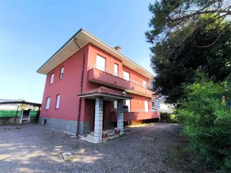 Villa in Via verdi 7, Fenegrò, 6 locali, 2 bagni, giardino privato