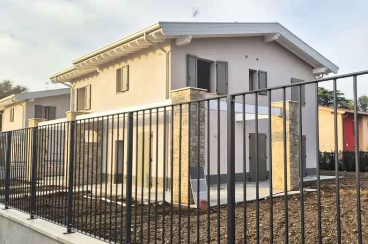 Villa in Via Maifreni, Castiglione delle Stiviere, 6 locali, 3 bagni