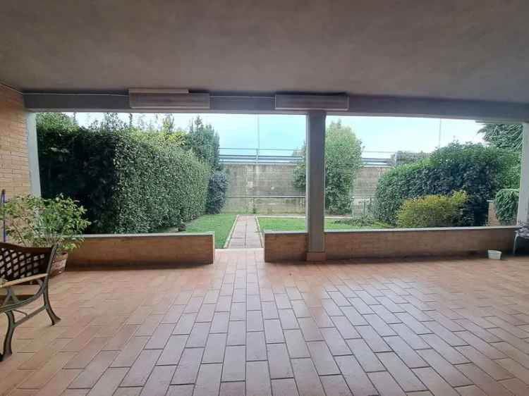 Villa bifamiliare in Via Mar Libico, 19, Pomezia (RM)