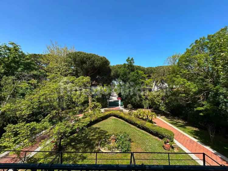 Villa bifamiliare viale Cesare Battisti, Centro, Riccione