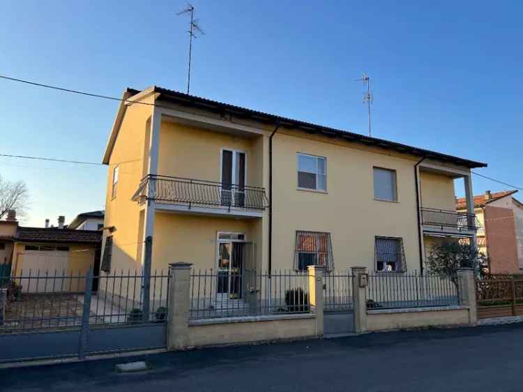 Villetta bifamiliare in Via pietro marani 11, Molinella, 6 locali