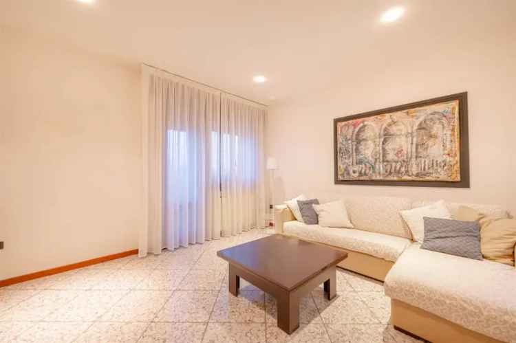 Appartamento in Via Monte Mesola, Venezia, 6 locali, 2 bagni, 114 m²