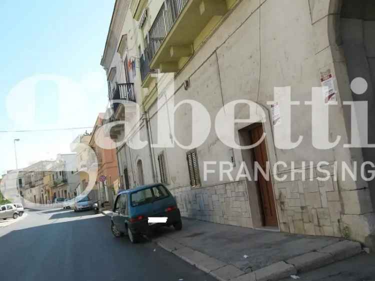 Casa Indipendente in Via Matteo Renato Imbriani, 177, Canosa di Puglia (BT)