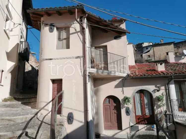 Casa Indipendente in vendita a L'Aquila via del Colle - Camarda, 62