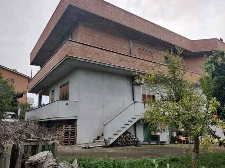 Casa Indipendente in Via Pascoli, 15, Campomarino (CB)