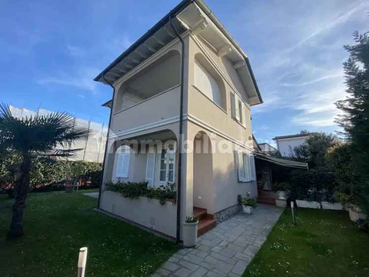 Villa unifamiliare via Provinciale, Centro, Forte dei Marmi