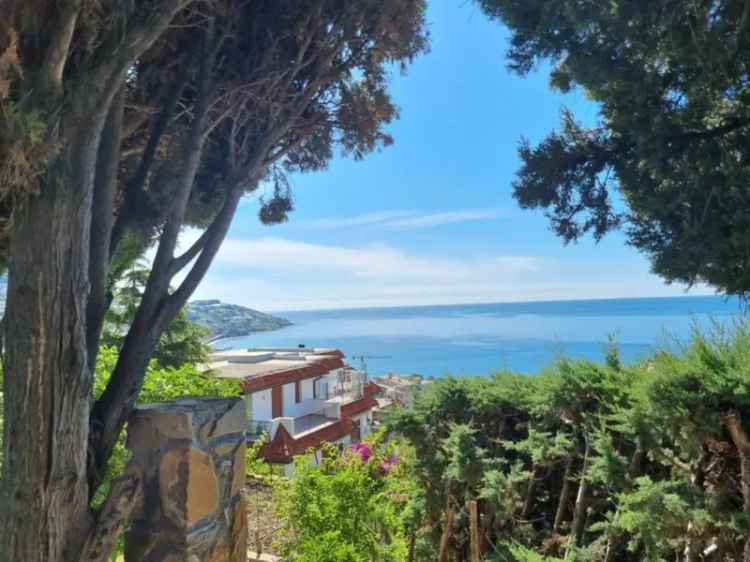 Villa in Strada Peiranze, Sanremo, 1 bagno, giardino in comune, 110 m²