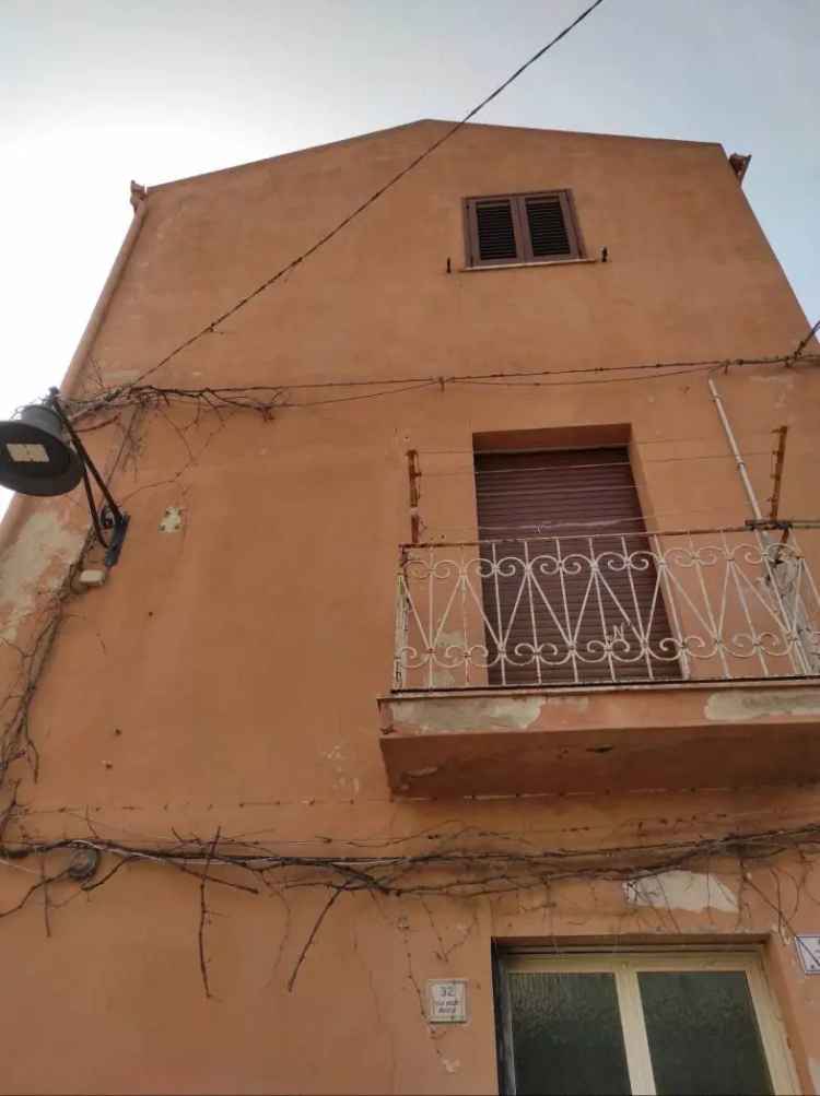 Villa unifamiliare via delle Grazie 32, Centro, Nuoro