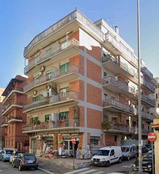 Appartamento in Via Degli Abeti, 5, Roma (RM)