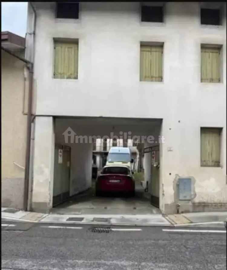 Casa a Tauriano PN con Cortile e Annessi