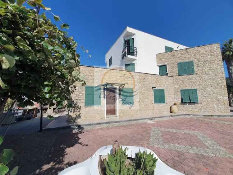 Villa singola in Via Cornice dei due golfi, Bordighera, 10 locali