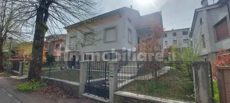 Villa unifamiliare viale Europa, 28, Centro, Bedonia