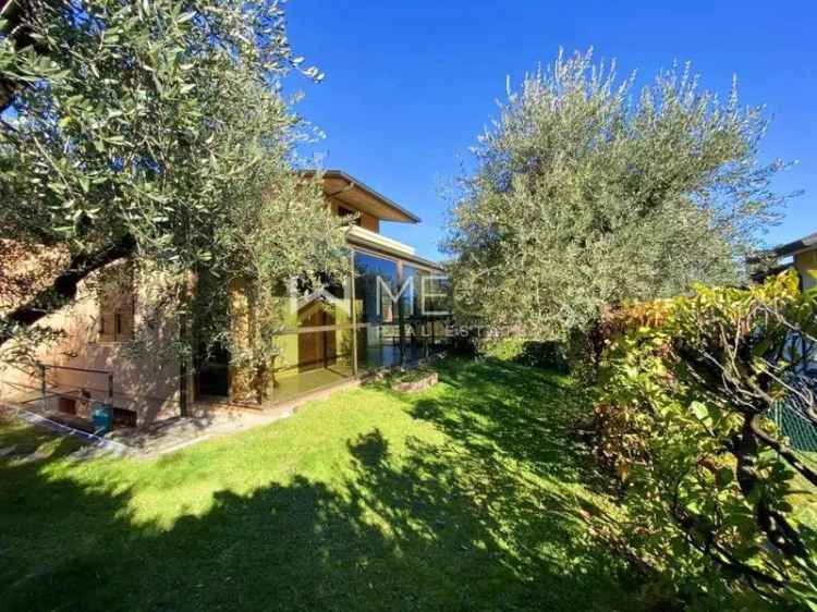 Villa in Via degli abeti, Salò, 10 locali, 3 bagni, giardino privato