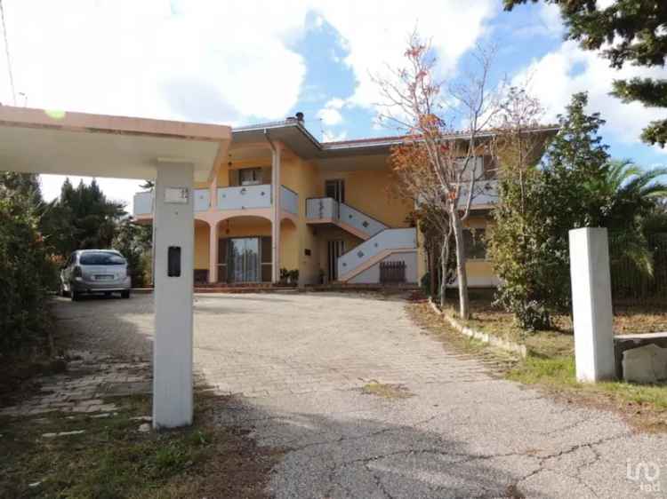 Vendita villa Bifamiliare 21 locali di 457 m² in Notaresco (64024) - 83957 - iad