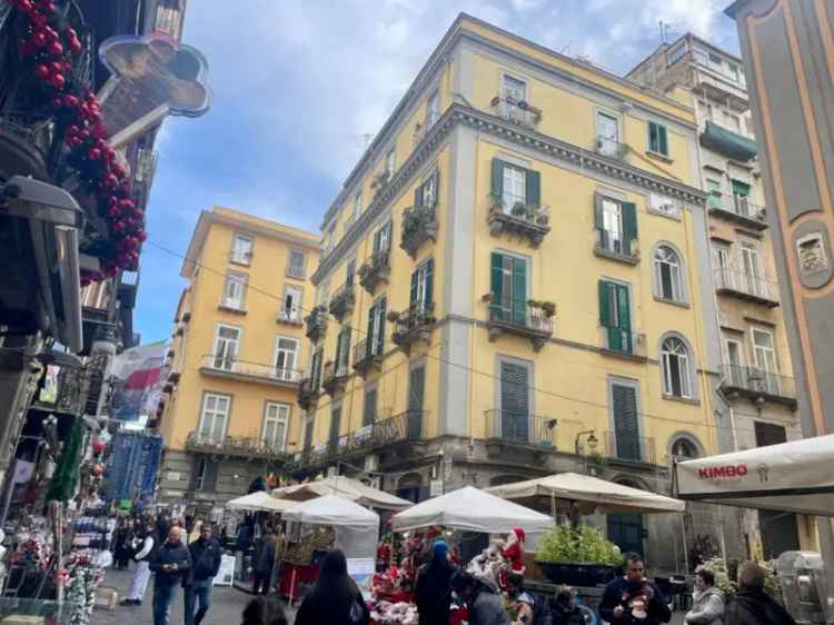 Appartamento in Piazzetta Nilo, Napoli, 3 bagni, 240 m², 1° piano