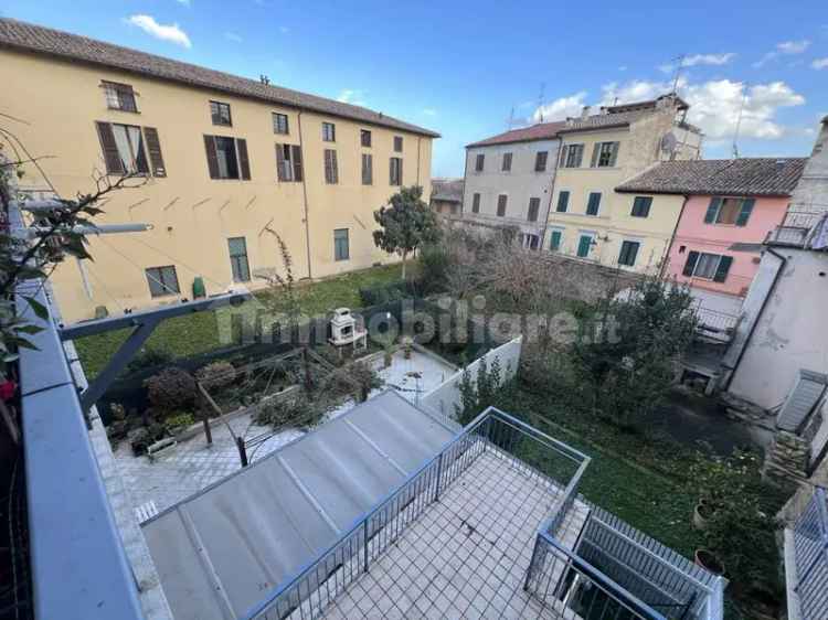 Quadrilocale via del Forno, Centro Storico, Jesi