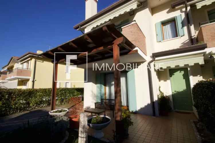 Villa a schiera in VIA DUNE, Jesolo, 5 locali, 2 bagni, con box