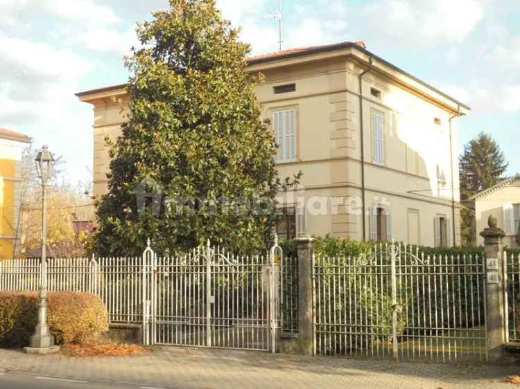 Villa unifamiliare viale Libertà, Centro, Collecchio