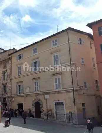 Bilocale piazza Cavallotti 1, Centro Storico, Perugia