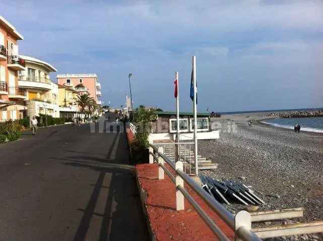 Trilocale Lungomare Argentina 14, Centro Storico, Sant'Ampelio, Bordighera