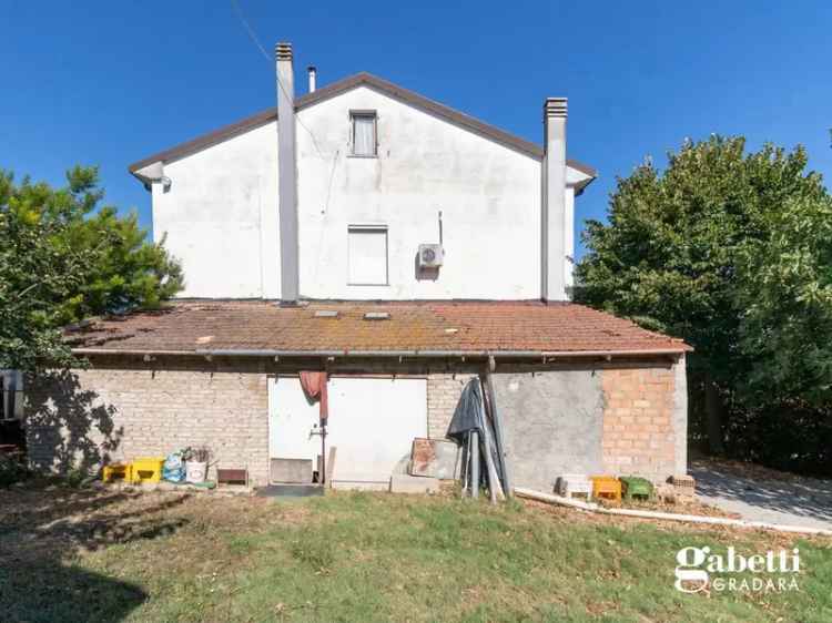 Casa Indipendente in Strada Pirano, 10, Tavullia (PU)