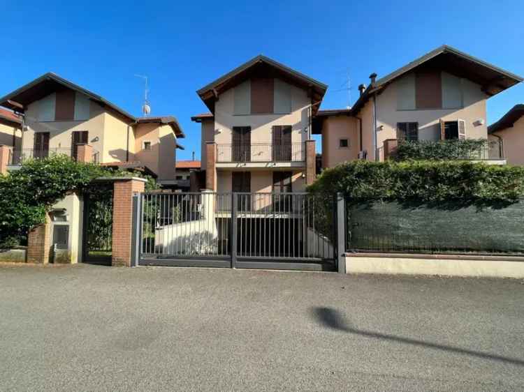 Villa singola in Via Caimi 14, Corbetta, 6 locali, 3 bagni, posto auto