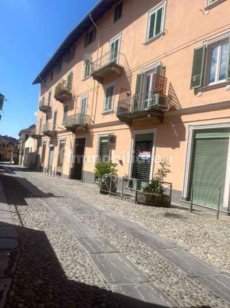 Quadrilocale via Quintino Sella 51, Centro Storico, Biella