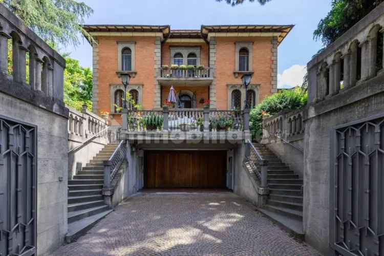 Villa unifamiliare via Castiglione, Colli Castiglione, Bologna