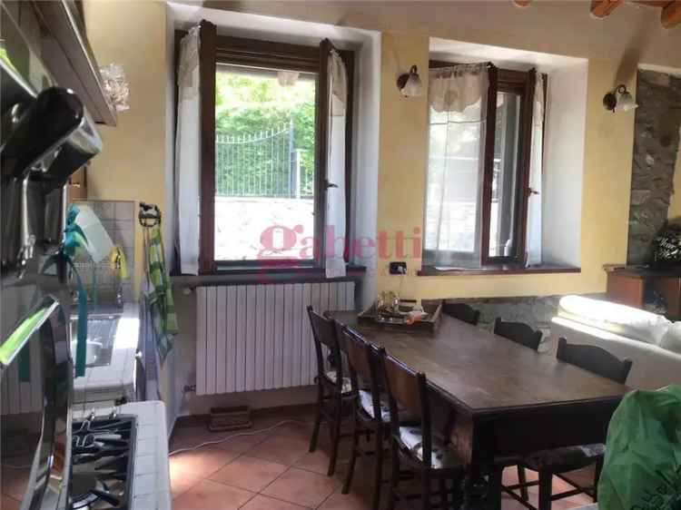 Appartamento in Via Sanzio, 1, Erba (CO)