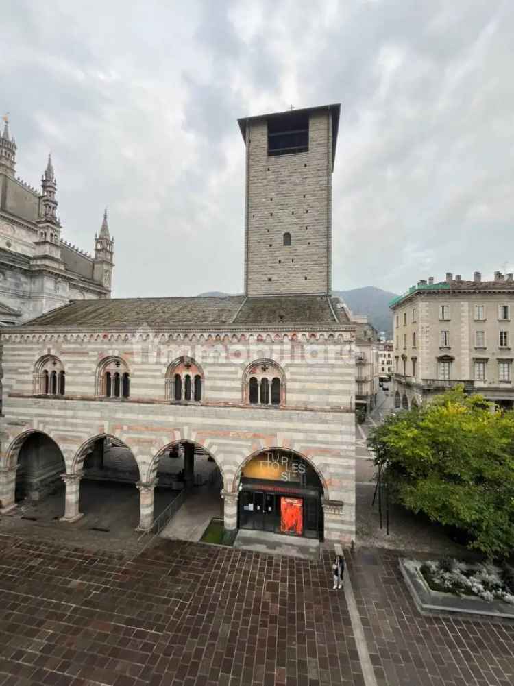 Appartamento piazza Guido Grimoldi 15, Centro Storico, Como