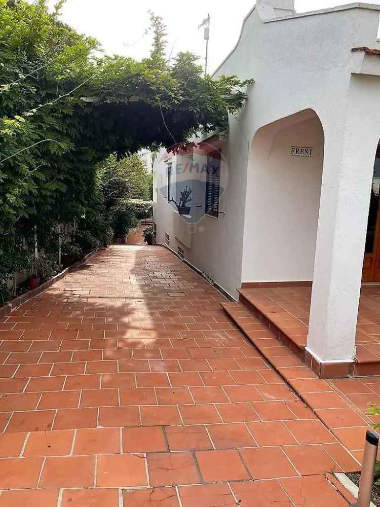 Villa unifamiliare via del Poggio 8, Ostuni Costa, Ostuni